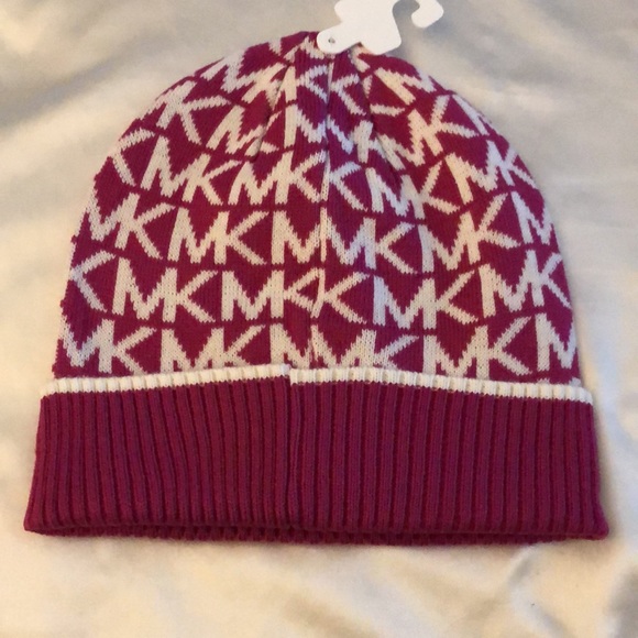 Michael Kors Cuffed Beanie Hat Deep Fuchsia Cream Logo Print OS NWT - Picture 8 of 12